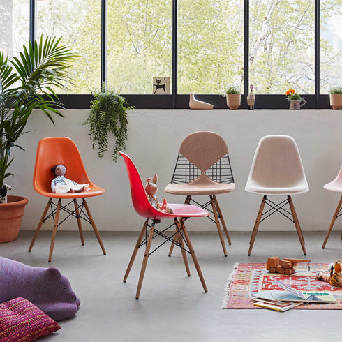 Cadeira Eames em Plástico DSW / Base maple